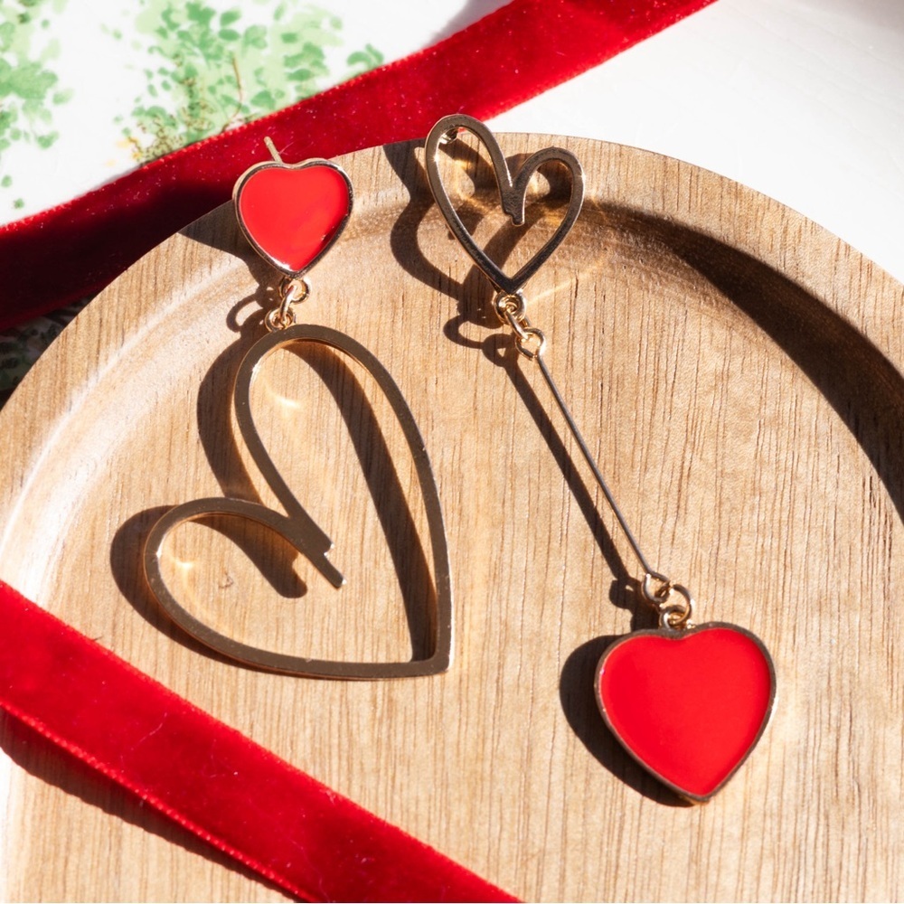 ✨ModCloth Posey Red & Gold Heart Earrings - Picture 4 of 9